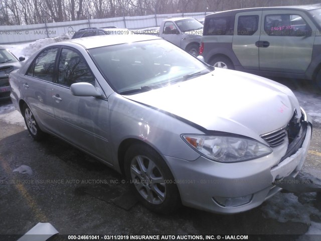 4T1BE32K35U992981 - 2005 TOYOTA CAMRY LE/XLE/SE SILVER photo 1