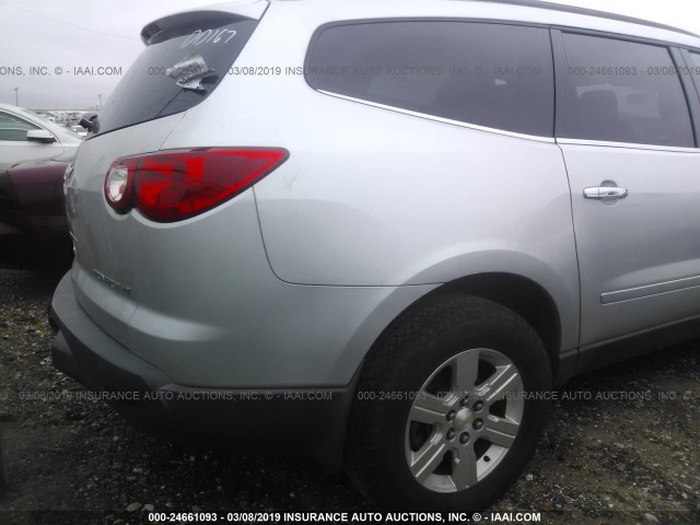 1GNKRGED5CJ181427 - 2012 CHEVROLET TRAVERSE LT GRAY photo 4