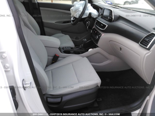 KM8J23A43KU914543 - 2019 HYUNDAI TUCSON WHITE photo 5