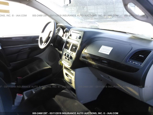 2C4RDGBG8ER249271 - 2014 DODGE GRAND CARAVAN SE SILVER photo 5