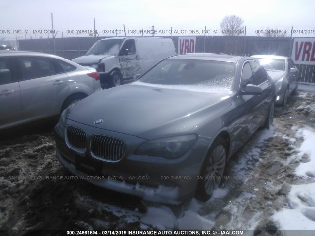 WBAKC6C53CDX99521 - 2012 BMW 750 XI GRAY photo 2