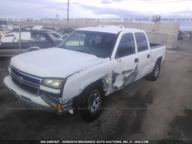 2GCEC13V061256355 - 2006 CHEVROLET SILVERADO C1500 WHITE photo 2