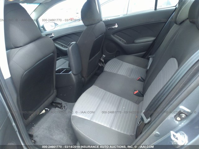 3KPFL4A78HE104887 - 2017 KIA FORTE LX/S GRAY photo 8