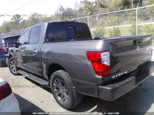 1N6AA1E6XHN529049 - 2017 NISSAN TITAN SV/SL/PLATINUM RESERVE GRAY photo 3