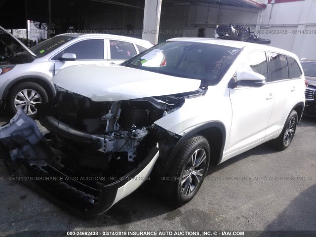 5TDZARFHXHS028953 - 2017 TOYOTA HIGHLANDER LE WHITE photo 2