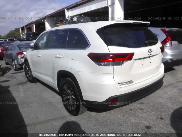 5TDZARFHXHS028953 - 2017 TOYOTA HIGHLANDER LE WHITE photo 3