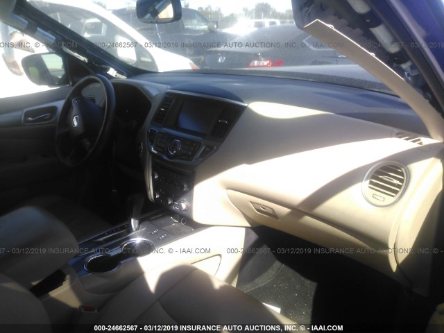 5N1DR2MN5JC612943 - 2018 NISSAN PATHFINDER S/SV/SL/PLATINUM BLUE photo 5