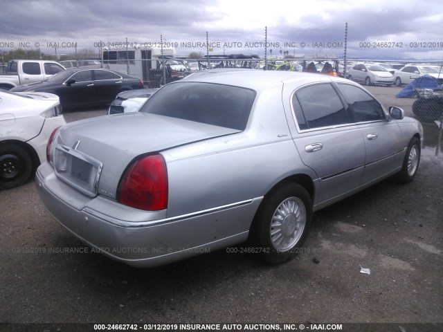 1LNHM81W74Y633414 - 2004 LINCOLN TOWN CAR EXECUTIVE/SIGNATURE SILVER photo 4