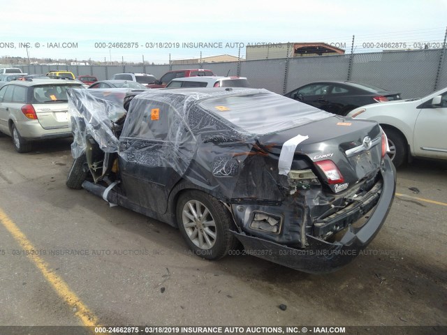 4T1BK3EK6BU613164 - 2011 TOYOTA CAMRY SE/LE/XLE GRAY photo 3