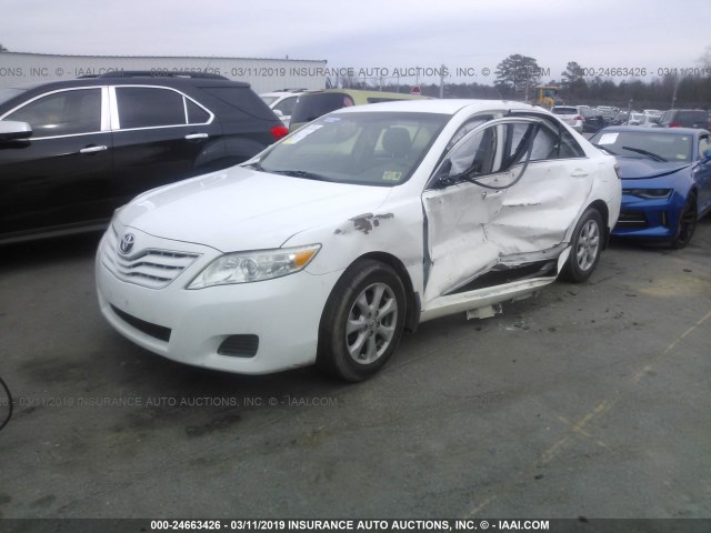 4T4BF3EK3BR198797 - 2011 TOYOTA CAMRY SE/LE/XLE WHITE photo 2