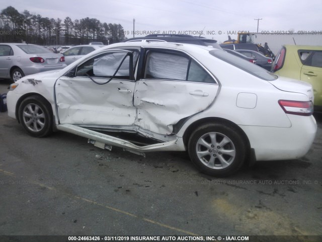 4T4BF3EK3BR198797 - 2011 TOYOTA CAMRY SE/LE/XLE WHITE photo 3