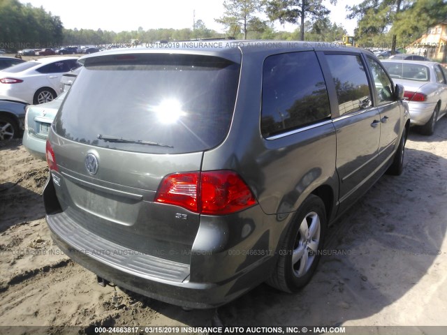 2V4RW3D15AR231175 - 2010 VOLKSWAGEN ROUTAN SE GRAY photo 4