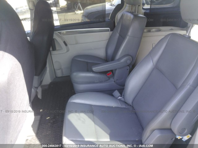 2V4RW3D15AR231175 - 2010 VOLKSWAGEN ROUTAN SE GRAY photo 8