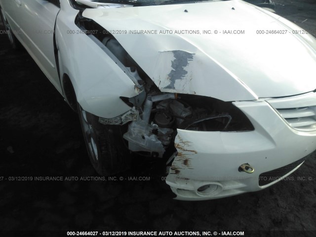 JM1BK324261422200 - 2006 MAZDA 3 S WHITE photo 6