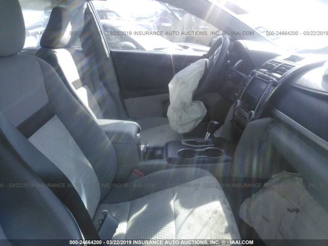 4T1BF1FK0CU028556 - 2012 TOYOTA CAMRY SE/LE/XLE SILVER photo 5