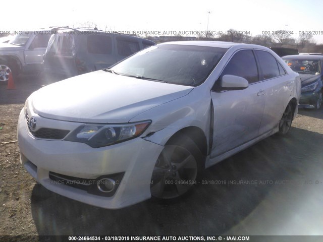 4T1BF1FK0CU635380 - 2012 TOYOTA CAMRY SE/LE/XLE WHITE photo 2