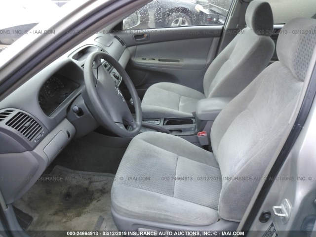 4T1BE32K74U842130 - 2004 TOYOTA CAMRY LE/XLE/SE SILVER photo 5