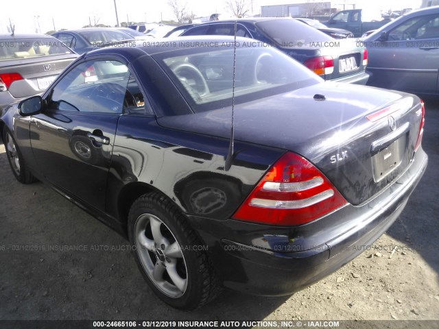 WDBKK65F23F280197 - 2003 MERCEDES-BENZ SLK 320 BLACK photo 3