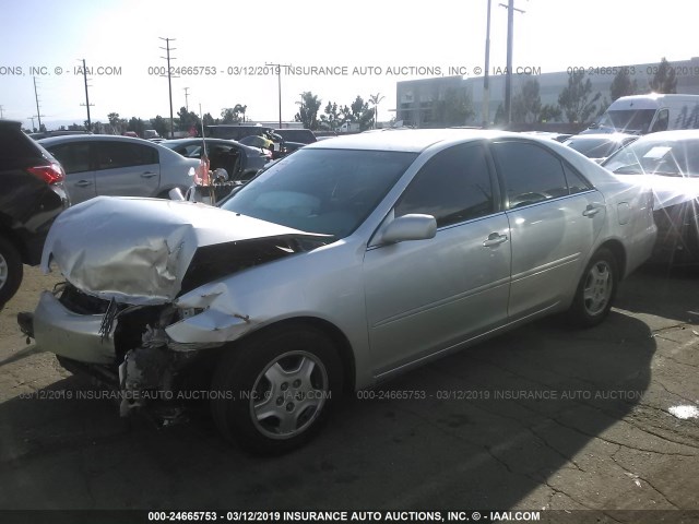 4T1BF32K72U536085 - 2002 TOYOTA CAMRY LE/XLE/SE SILVER photo 2