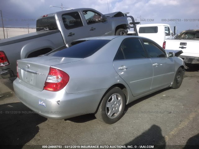 4T1BF32K72U536085 - 2002 TOYOTA CAMRY LE/XLE/SE SILVER photo 4
