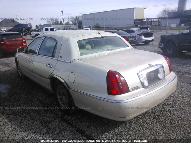 1LMFM83W8WY713666 - 1998 LINCOLN TOWN CAR CREAM photo 3