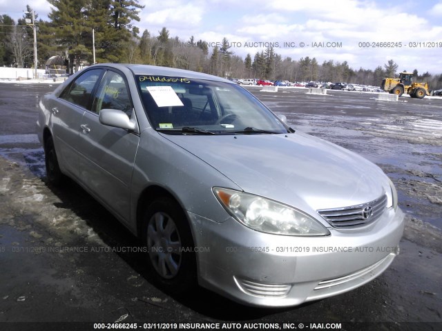 4T1BE32K35U944767 - 2005 TOYOTA CAMRY LE/XLE/SE SILVER photo 1