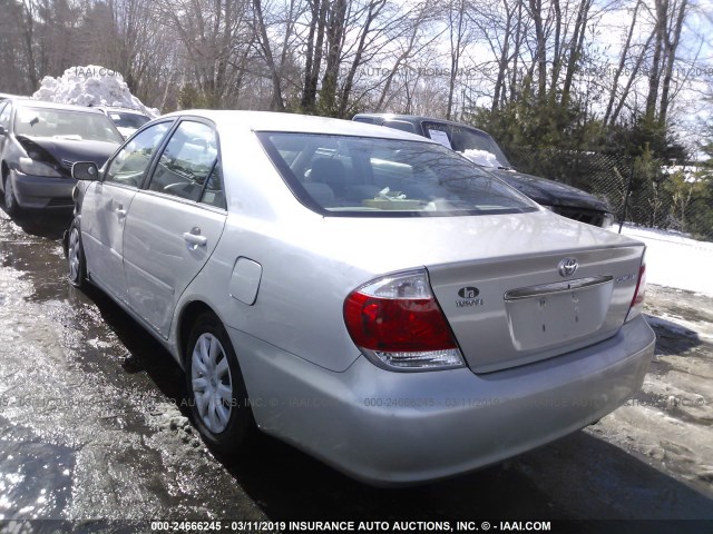 4T1BE32K35U944767 - 2005 TOYOTA CAMRY LE/XLE/SE SILVER photo 3