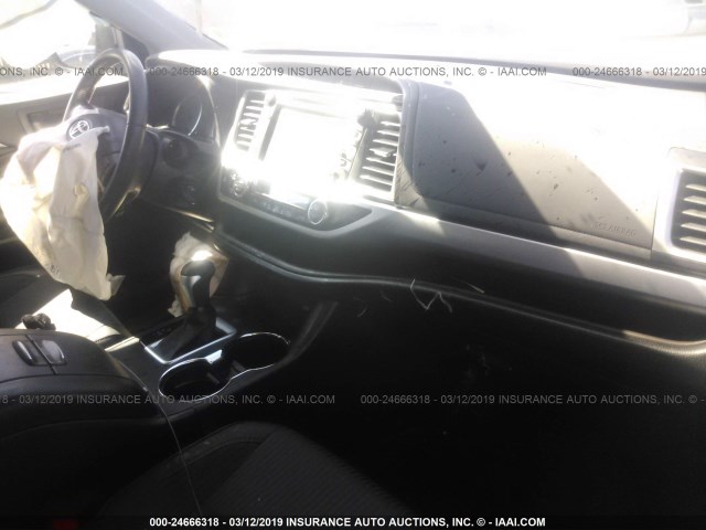 5TDBZRFH0HS394933 - 2017 TOYOTA HIGHLANDER LE/LE PLUS 勃艮第红 照片 5