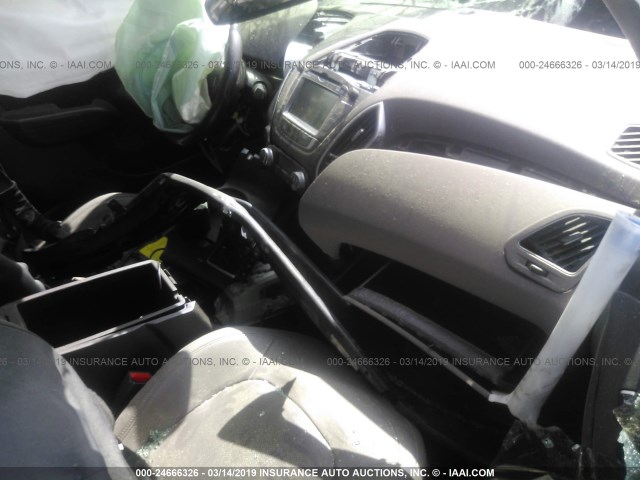 KM8JU3AC5DU712369 - 2013 HYUNDAI TUCSON GLS/LIMITED წითელი ფოტო 5