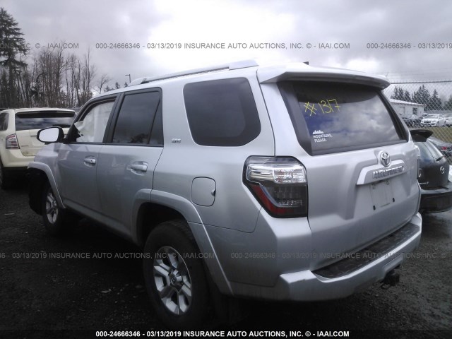 JTEBU5JR9G5327674 - 2016 TOYOTA 4RUNNER SR5 PREM/LTDL/TRAIL/TRD SILVER photo 3