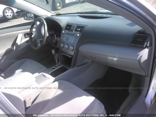4T1BK3EK8AU101808 - 2010 TOYOTA CAMRY SE/LE/XLE 银色 照片 5