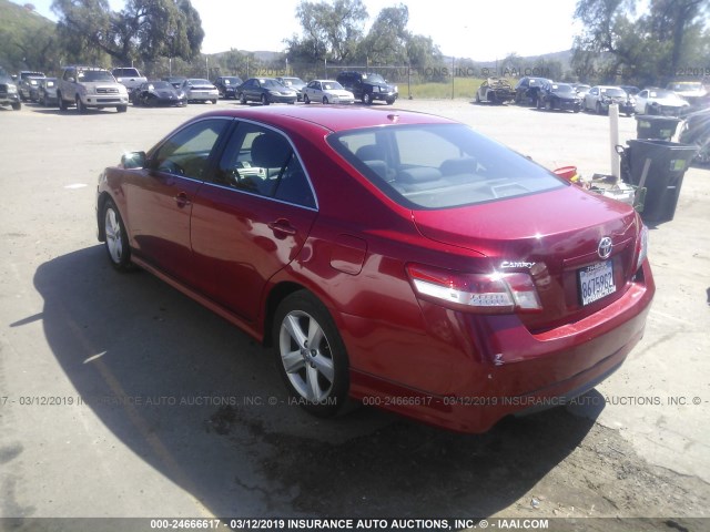 4T1BF3EK8AU511366 - 2010 TOYOTA CAMRY SE/LE/XLE RED photo 3