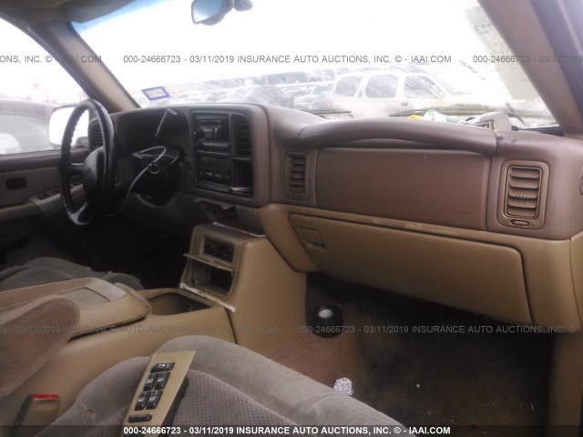 3GNEC16T8YG203284 - 2000 CHEVROLET SUBURBAN C1500 TAN photo 5