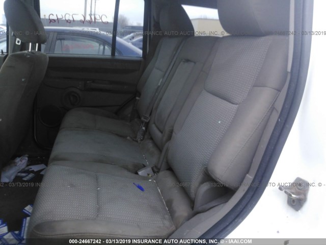 1J8HG48K27C614772 - 2007 JEEP COMMANDER WHITE photo 8