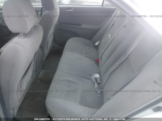 4T1BF32K85U599605 - 2005 TOYOTA CAMRY LE/XLE/SE SILVER photo 8