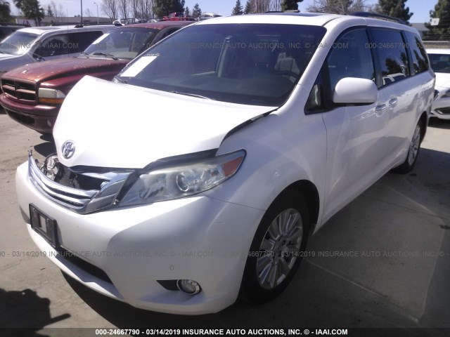 5TDDK3DC8BS023172 - 2011 TOYOTA SIENNA XLE/LIMITED WHITE photo 2