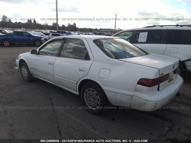 JT2BG22K6W0145169 - 1998 TOYOTA CAMRY CE/LE/XLE WHITE photo 3