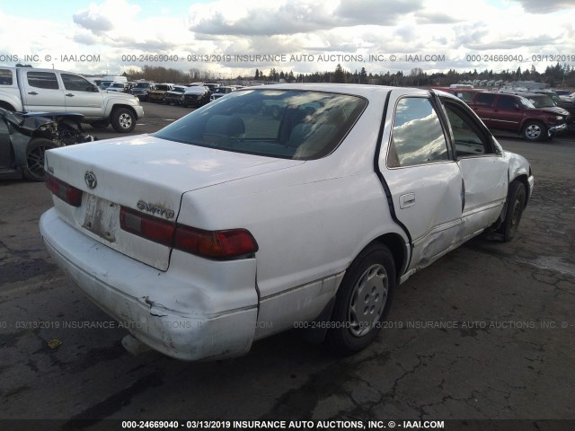 JT2BG22K6W0145169 - 1998 TOYOTA CAMRY CE/LE/XLE WHITE photo 4