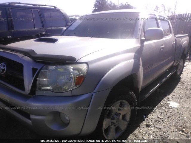 3TMMU4FN4BM028884 - 2011 TOYOTA TACOMA DOUBLE CAB LONG BED SILVER photo 2