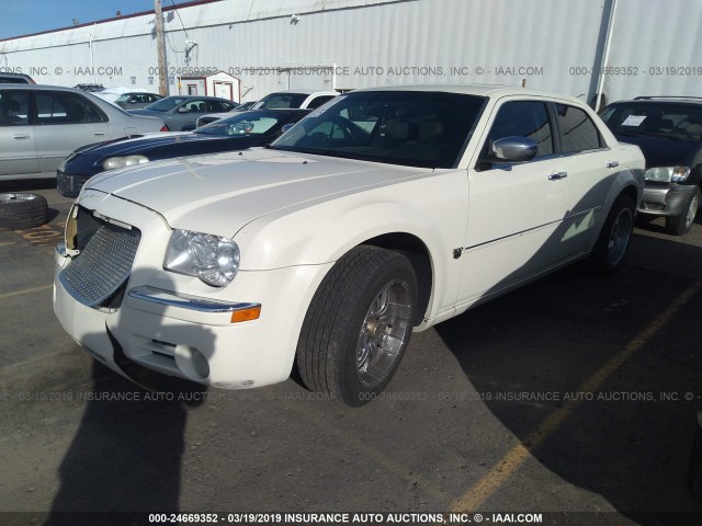 2C3KA63H47H898557 - 2007 CHRYSLER 300C WHITE photo 2