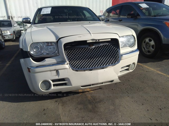 2C3KA63H47H898557 - 2007 CHRYSLER 300C WHITE photo 6