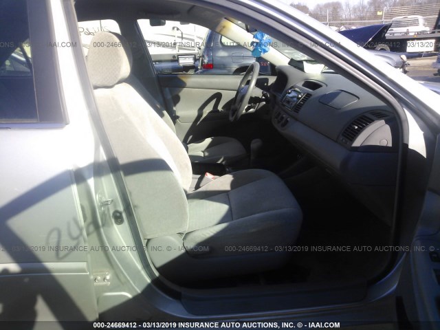 4T1BE32K44U928494 - 2004 TOYOTA CAMRY LE/XLE/SE SILVER photo 5