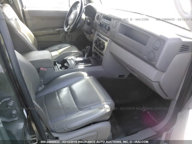 1J8HH48K06C226497 - 2006 JEEP COMMANDER GRAY photo 5