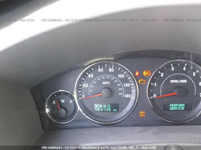 1J8HH48K06C226497 - 2006 JEEP COMMANDER GRAY photo 7