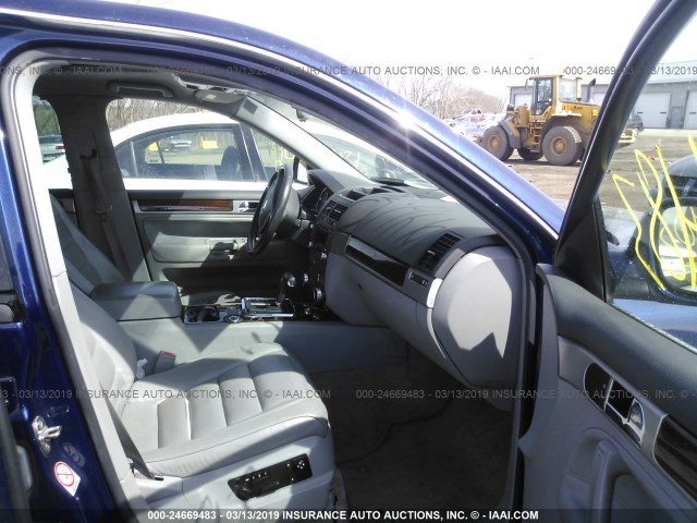 WVGCM67L84D016106 - 2004 VOLKSWAGEN TOUAREG 4.2 BLUE photo 5