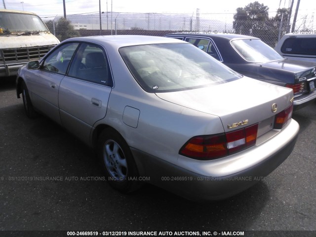 JT8BF28G2W5014917 - 1998 LEXUS ES 300 SILVER photo 3