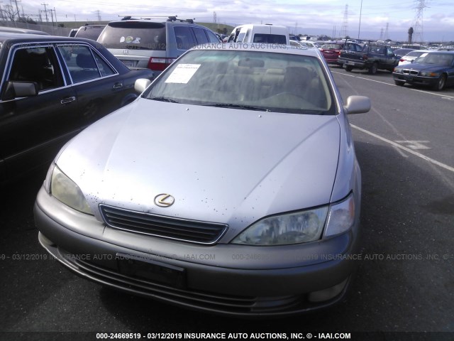 JT8BF28G2W5014917 - 1998 LEXUS ES 300 SILVER photo 6