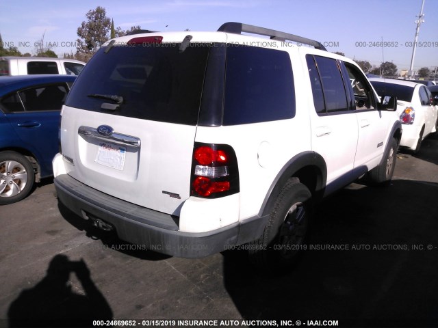 1FMEU63E57UB36403 - 2007 FORD EXPLORER XLT WHITE photo 4