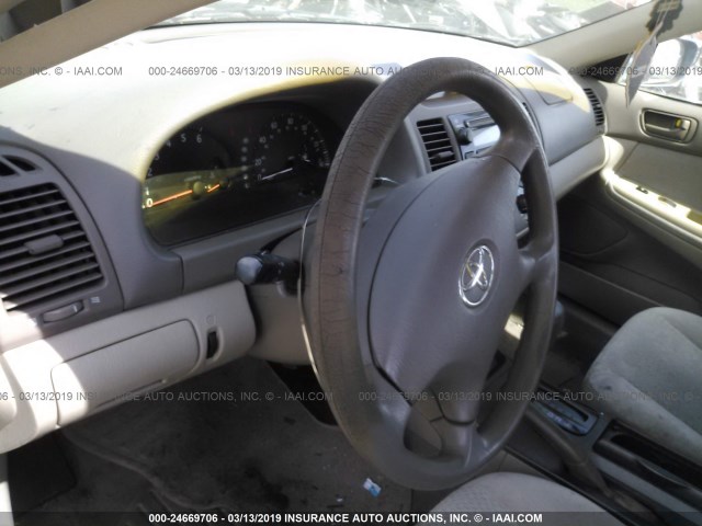 4T1BE32K83U749728 - 2003 TOYOTA CAMRY LE/XLE/SE BLUE photo 5