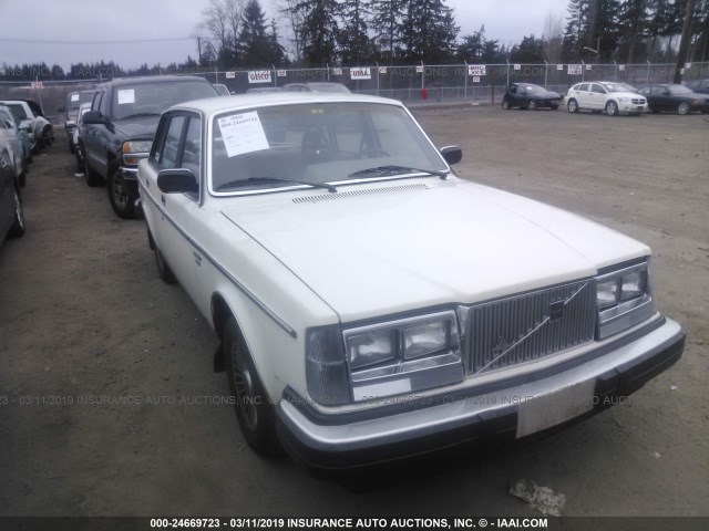 YV1BX6949C1130879 - 1982 VOLVO 264 GLE CREAM photo 1